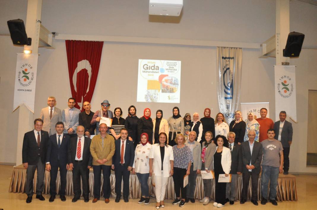 25 yılını dolduran üyelere onur belgesi verildi 1